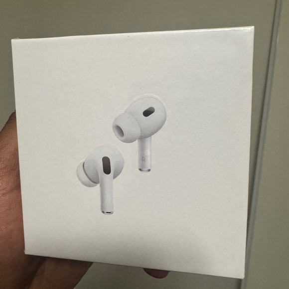 Apple AirPods (2nd generation w noise cancellation)